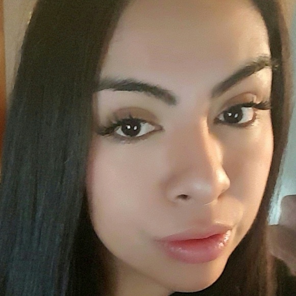 Meet your Posher, Gabriela - Picture 1 of 1